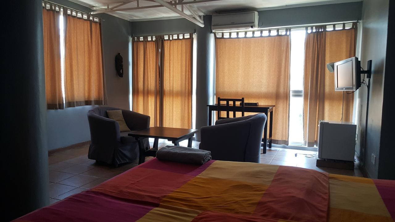 Q-Bar & Guesthouse Dar es Salaam Esterno foto
